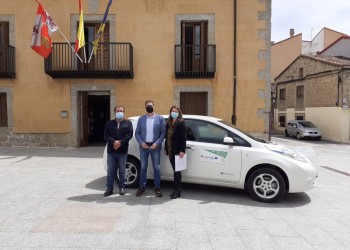 La Diputación continúa la promoción de la movilidad eléctrica con el préstamo del vehículo a Cebreros (2º Fotografía)