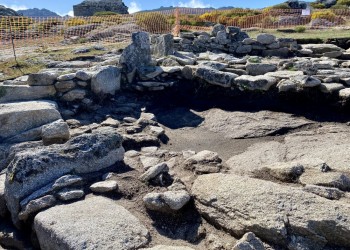 Uno de los templos del yacimiento de la Mesa, en Navarrevisca, al descubierto gracias a la inversión de la Diputación (2º Fotografía)