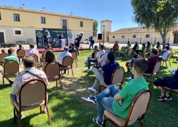 Ávila Auténtica y 33 deportistas abulenses sellan su colaboración para promocionar la marca colectiva de la Diputación (2º Fotografía)