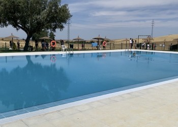 Santa María del Cubillo estrena piscina construida con el Plan Extraordinario de la Diputación (2º Fotografía)