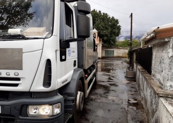 La Diputación actúa en Riatas para limpiar el agua y los arrastres ocasionados por las lluvias (2º Fotografía)