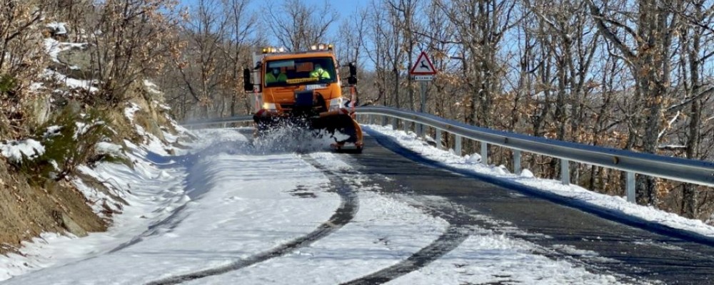 La Diputación retira nieve y realiza tratamiento preventivo en 60 carreteras de la red provincial