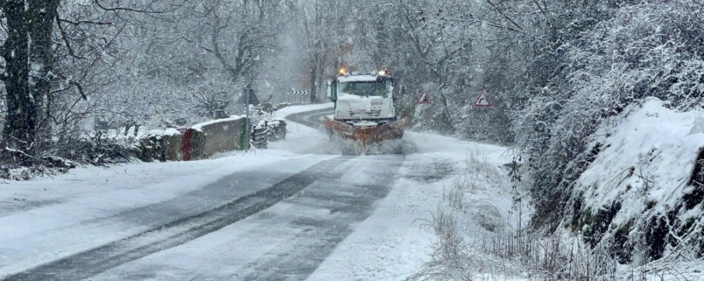 Todas las carreteras de la red provincial, abiertas tras una dura jornada contra la nieve