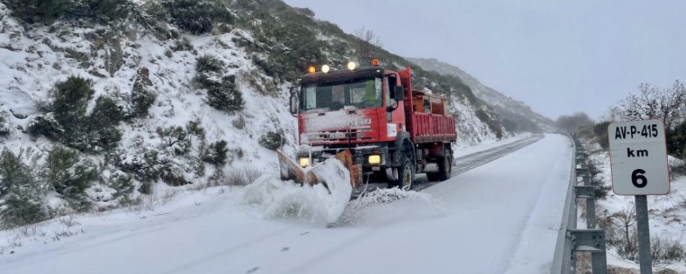 El dispositivo de vialidad invernal actúa frente a la nieve garantizando la movilidad en la red provincial
