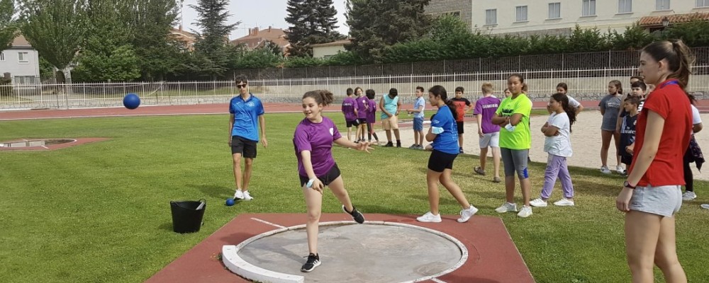 130 niños clausuran los Juegos Escolares Provinciales con una jornada de atletismo divertido