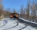 Foto de La Diputación retira nieve y realiza tratamiento preventivo en 60 carreteras de la red provincial