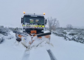 El dispositivo de vialidad invernal intensifica sus trabajos para retirar la nieve caída en la provincia (2º Fotografía)