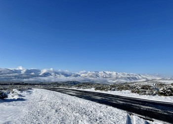 La Diputación retira nieve y realiza tratamiento preventivo en 60 carreteras de la red provincial (2º Fotografía)