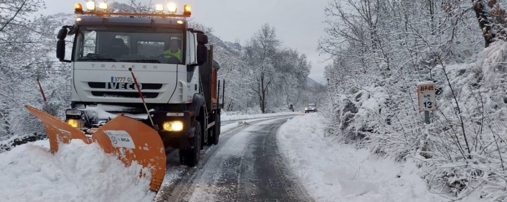 La nieve afecta especialmente a carreteras de la Zona II, con espesores de hasta 10 cm en Navaquesera