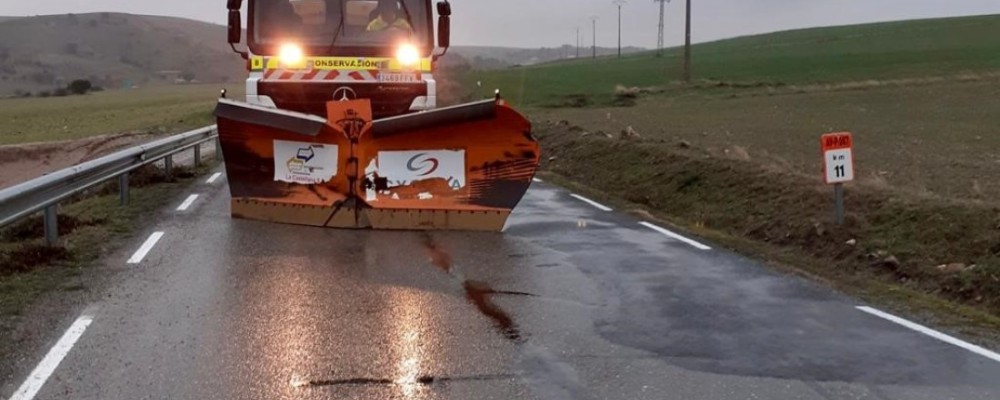 Las doce quitanieves del dispositivo de vialidad invernal, activadas a la espera de nevadas de hasta 10 cm