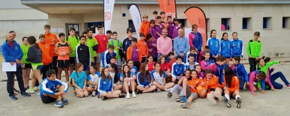 Cien atletas disputan en Naturávila la final provincial de Atletismo de los Juegos Escolares