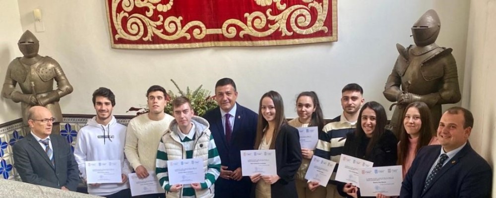 El 2 de octubre finaliza el plazo para optar a una de las diez becas para estudiantes universitarios
