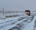 Foto de La nieve deja espesores de hasta 10 cm en la red provincial, donde trabajan doce máquinas desde primera hora