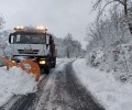 Foto de La nieve afecta especialmente a carreteras de la Zona II, con espesores de hasta 10 cm en Navaquesera