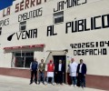 Foto de El presidente visita la primera empresa del polígono industrial de Solosancho: Embutidos La Serrota