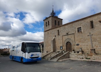 El Bibliobús ha atendido a casi dos mil usuarios y prestado 2.545 libros desde el reinicio de su actividad (2º Fotografía)
