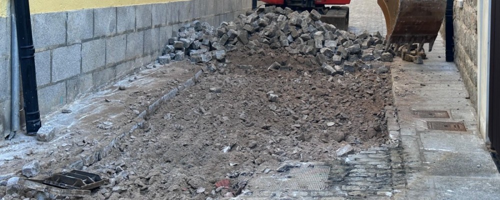 La Diputación, sorprendida por el levantamiento del tramo arreglado de la calle de Jimena Blázquez