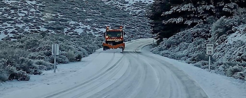 A pesar de no haber caído en abundancia, la nieve obliga a actuar en 572 km de la red provincial