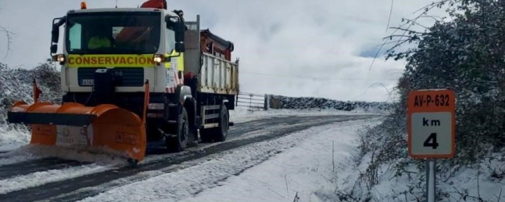 El operativo de la Diputación abre más de 60 accesos a núcleos de población en este episodio de nieve