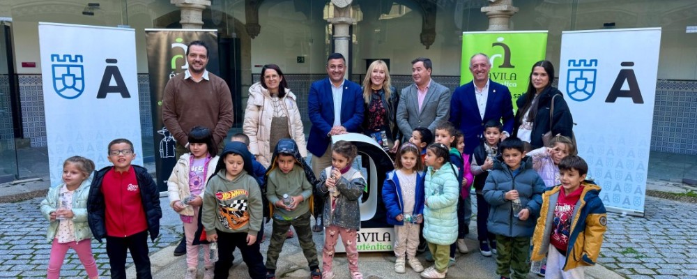 Escolares de 2º y 3º de Infantil del Colegio San Esteban, de Ávila, visitan el Torreón de los Guzmanes