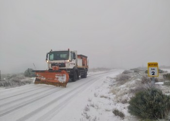 40 toneladas de fundentes esparcidas el viernes para retirar la nieve de 410 kilómetros de la red de la Diputación