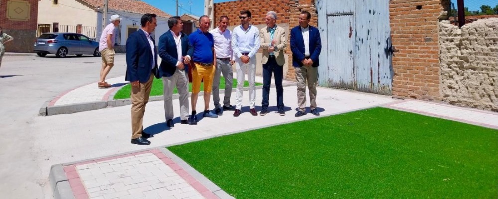 Cabizuela inaugura remodelación de infraestructuras y estrena escudo del municipio