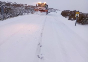 Las zonas altas de la provincia registran nevadas y el operativo de la Diputación despliega a 26 personas (2º Fotografía)