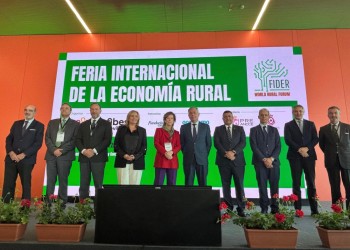 El presidente y el alcalde de Sevilla abren la FIDER, donde se presenta la red ganadero-cárnica de la FEMP (2º Fotografía)
