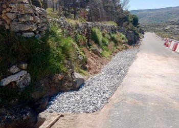 La Diputación acomete la mejora de la carretera de acceso a Cabañas, dañada por las lluvias de marzo