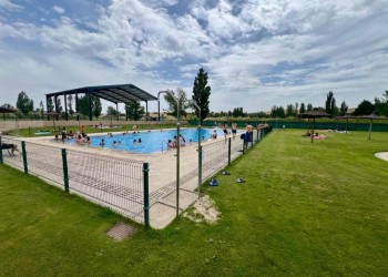La piscina de Naturávila abre la temporada con el reto de superar los 9.000 usuarios del verano pasado