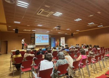 Empresarios y estudiantes, en un encuentro intergeneracional sobre IA de Acelerapyme Rural