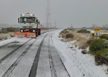 La nieve apareció débilmente en la red de carreteras provinciales, especialmente en la Zona II