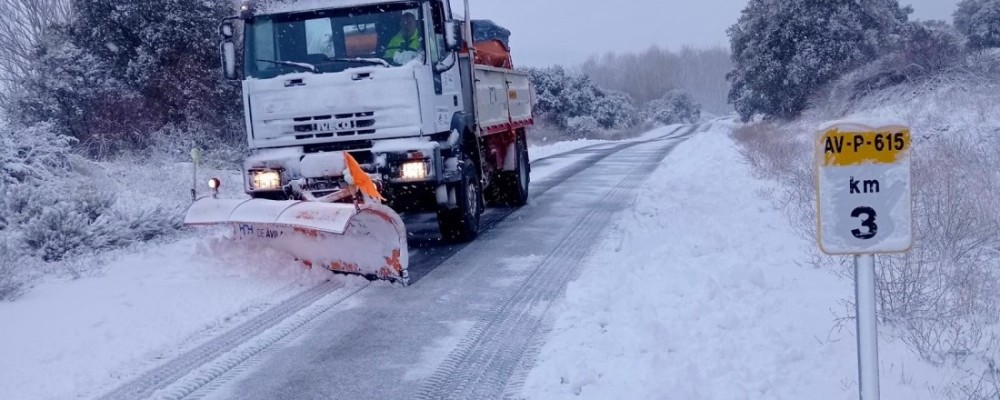 Nieve y viento complican los desplazamientos este mi&eacute;rcoles en las carreteras de la provincia