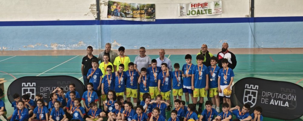 16 equipos participan en una jornada del 3x3 de Baloncesto en Edad Escolar en El Tiemblo