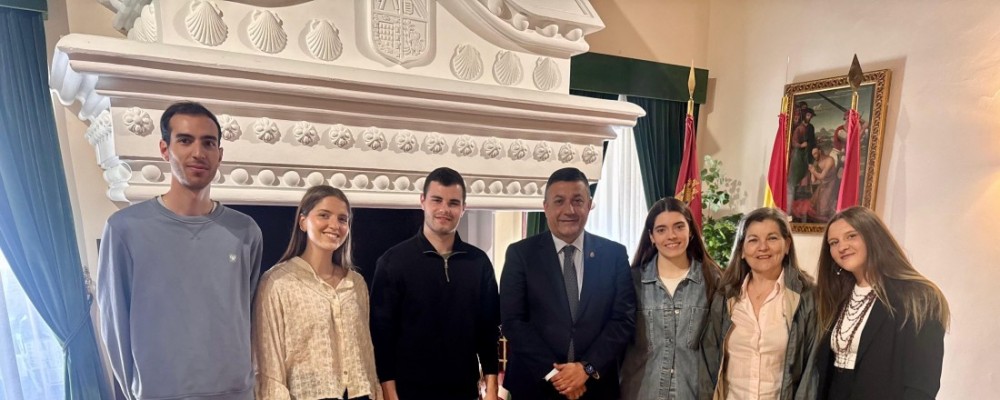 El presidente apadrina a la XIII promoci&oacute;n de Enfermer&iacute;a de la USAL, cuya Escuela celebra su L aniversario