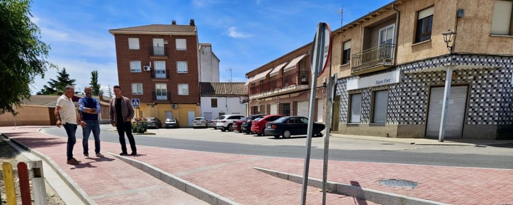 Mejorada la accesibilidad de una zona de la traves&iacute;a de Fontiveros junto al parque infantil