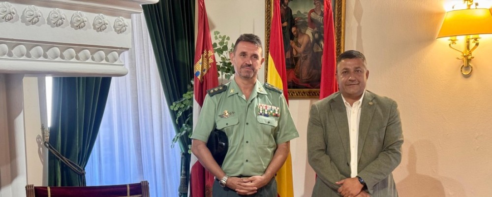 El presidente agradece al coronel Dorda sus a&ntilde;os de servicio a la provincia como jefe de la Guardia Civil