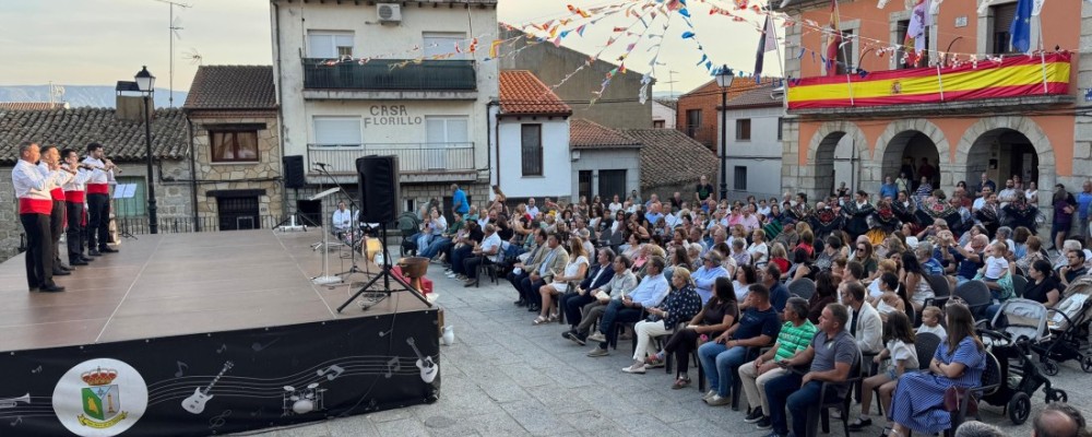 El presidente asiste al estreno del himno de San Juan de la Nava, que rinde homenaje a la tradici&oacute;n dulzainera