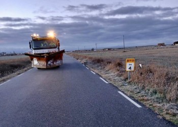 Ocho de cada diez kilómetros de la red de carreteras de la Diputación, tratados frente al hielo durante el Día de Reyes
