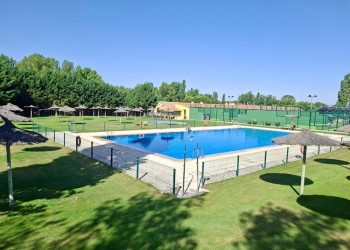 La piscina de Naturávila abre la temporada estival con la perspectiva de acercarse a los diez mil usuarios