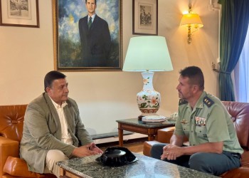 El presidente agradece al coronel Dorda sus años de servicio a la provincia como jefe de la Guardia Civil (2º Fotografía)
