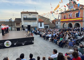 El presidente asiste al estreno del himno de San Juan de la Nava, que rinde homenaje a la tradici&oacute;n dulzainera